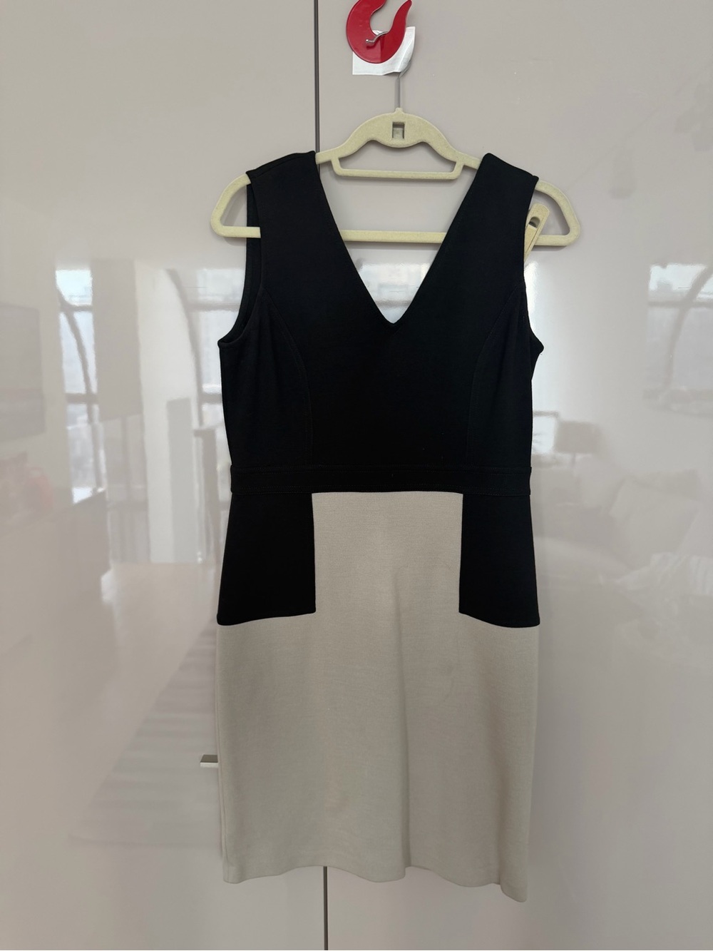 St. John Two-Tone Black and Cream V-Neck Sheath Dress